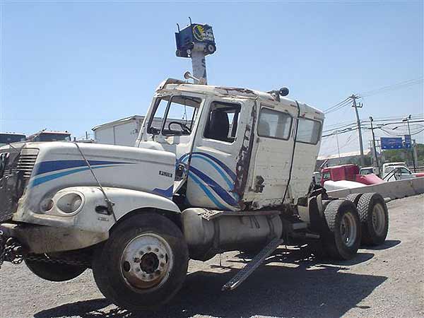 Tapa maleta Freightliner M2  USADO