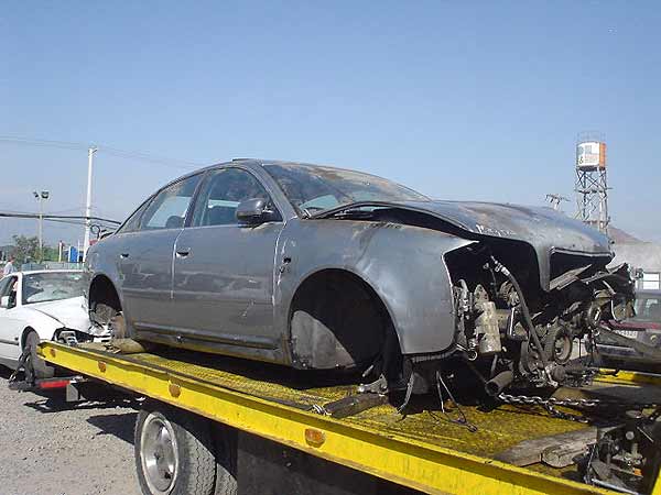 PUERTA Audi A6 2003  USADO EN DESARME