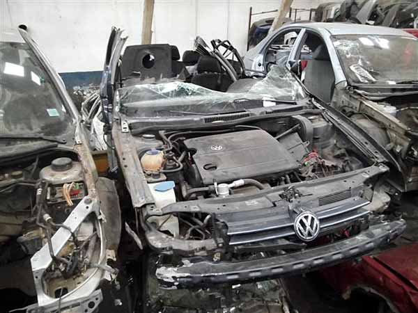 TAPA MALETA Volkswagen GOLF 2004  USADO EN DESARME