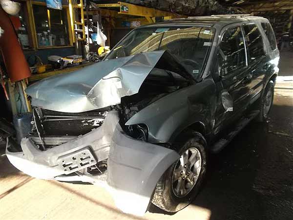 LLANTA Ford ESCAPE 2006  USADO EN DESARME