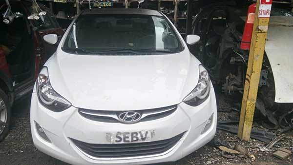 Foco Hyundai ELANTRA  USADO