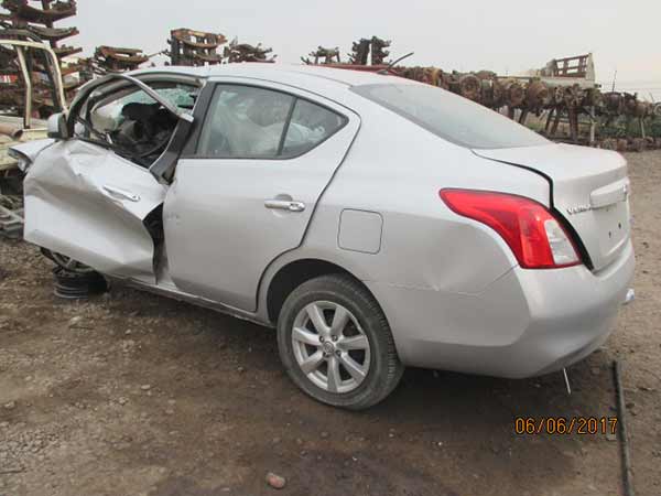 Tapa maleta Nissan VERSA  USADO