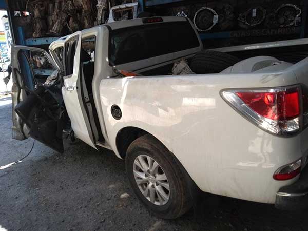 TAPABARRO Mazda BT50 2013  USADO EN DESARME