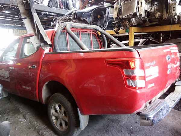 Tapa maleta Mitsubishi L200  USADO