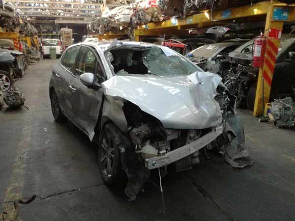 PUERTA Peugeot 208 2015  USADO EN DESARME